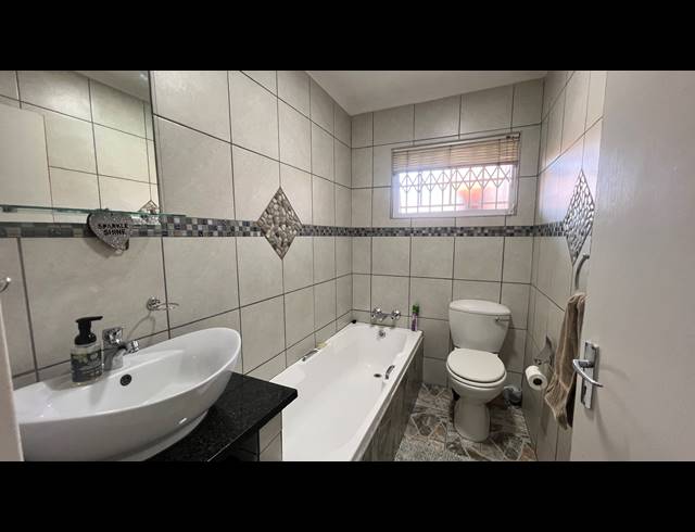 3 BEDROOM TOWNHOUSE FOR SALE IN RIDGEWAY